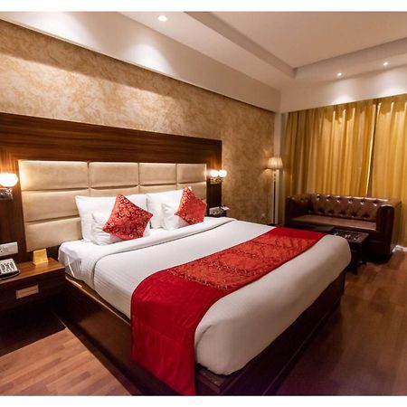 The Grand Ambassador Otel Phagwāra Dış mekan fotoğraf
