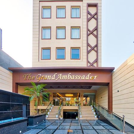The Grand Ambassador Otel Phagwāra Dış mekan fotoğraf