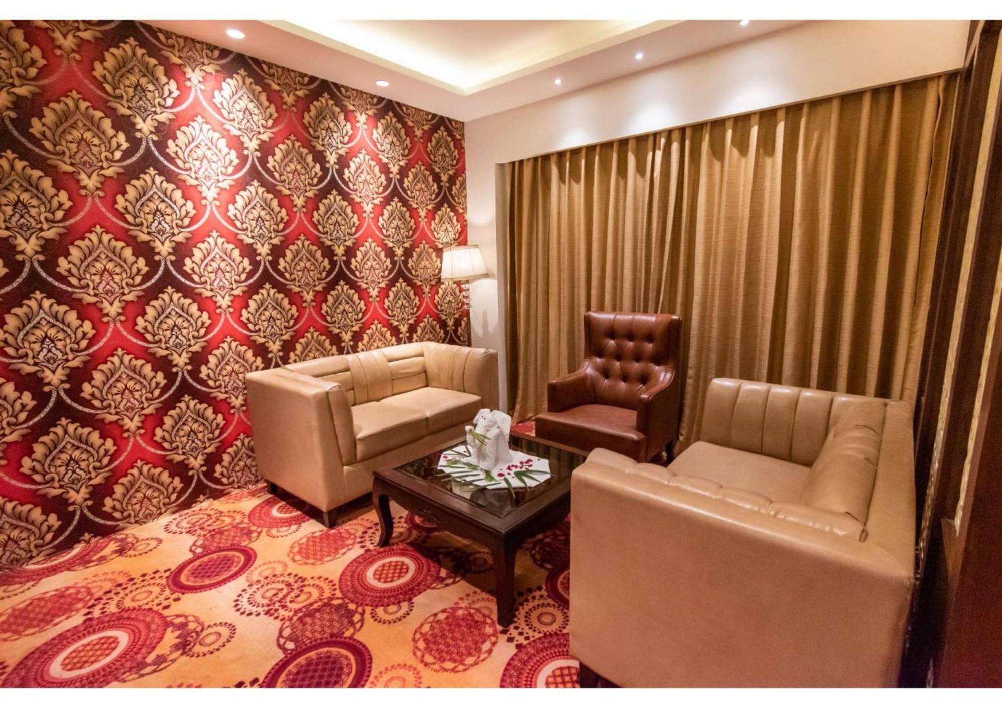 The Grand Ambassador Otel Phagwāra Dış mekan fotoğraf
