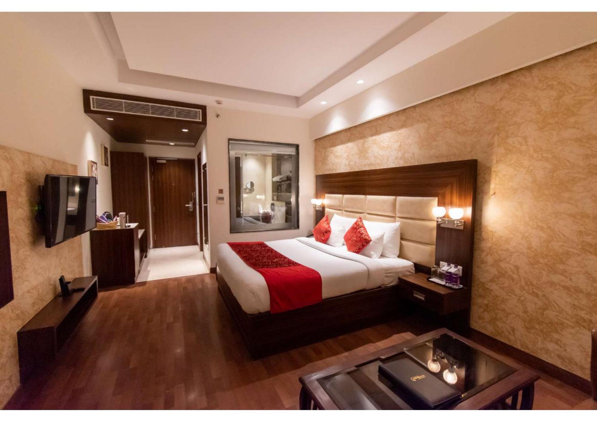 The Grand Ambassador Otel Phagwāra Dış mekan fotoğraf