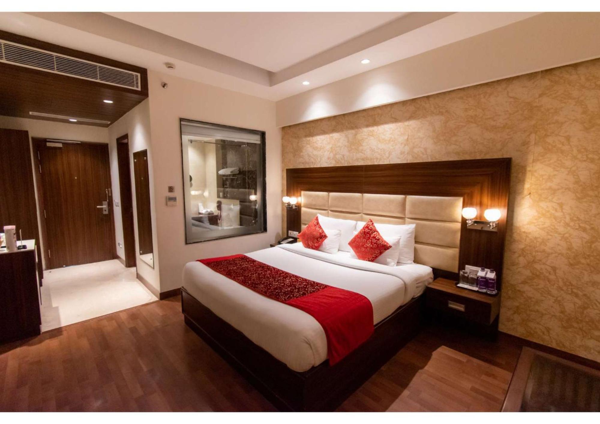 The Grand Ambassador Otel Phagwāra Dış mekan fotoğraf