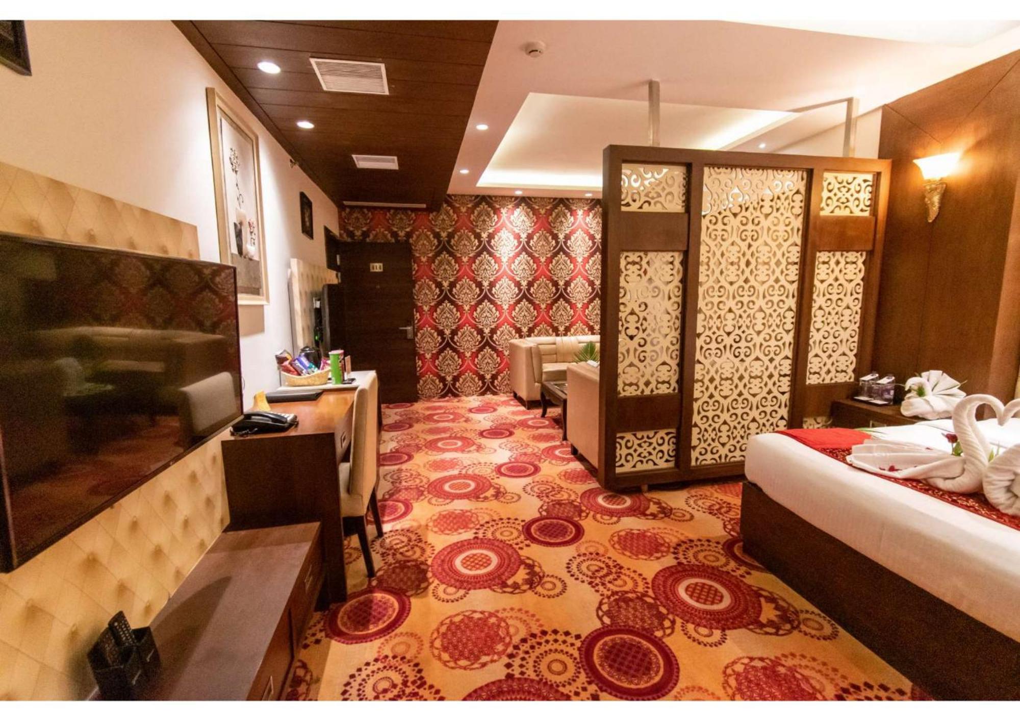 The Grand Ambassador Otel Phagwāra Dış mekan fotoğraf