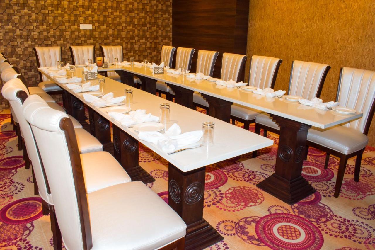 The Grand Ambassador Otel Phagwāra Dış mekan fotoğraf