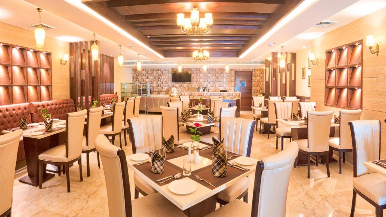 The Grand Ambassador Otel Phagwāra Dış mekan fotoğraf