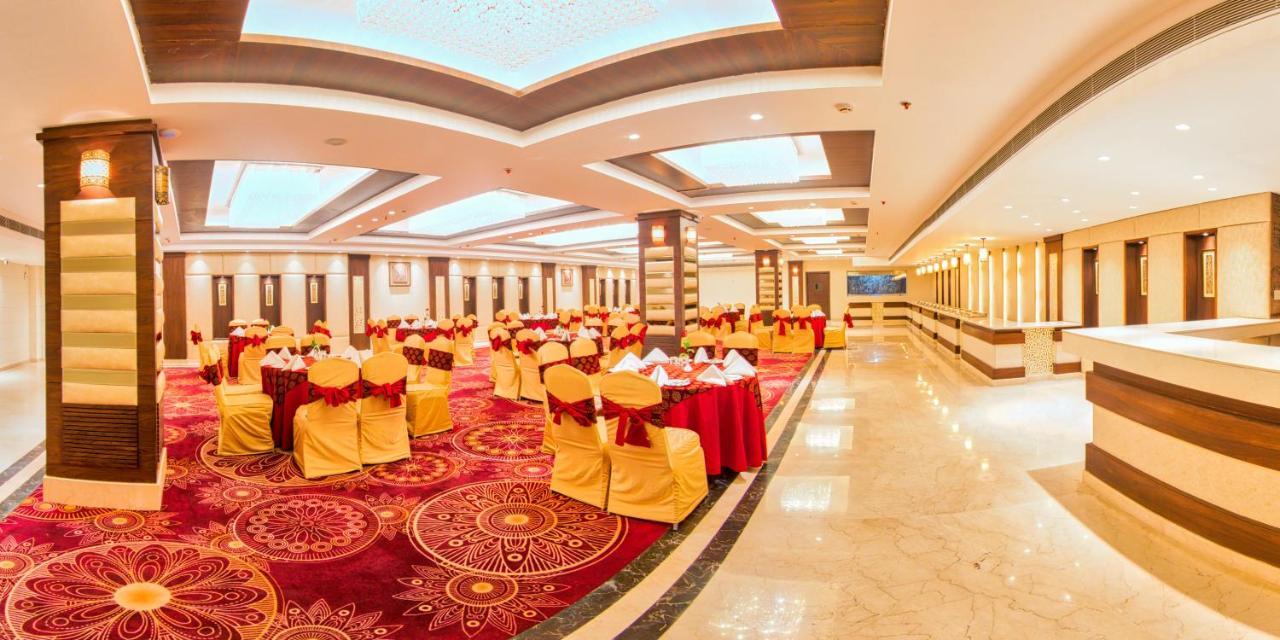 The Grand Ambassador Otel Phagwāra Dış mekan fotoğraf
