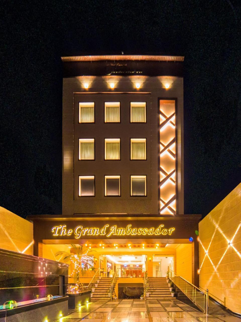The Grand Ambassador Otel Phagwāra Dış mekan fotoğraf