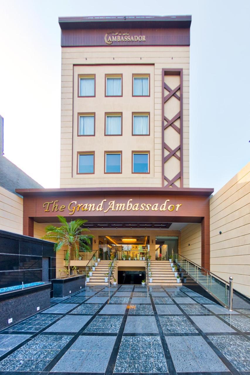 The Grand Ambassador Otel Phagwāra Dış mekan fotoğraf