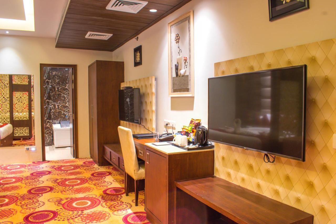 The Grand Ambassador Otel Phagwāra Dış mekan fotoğraf